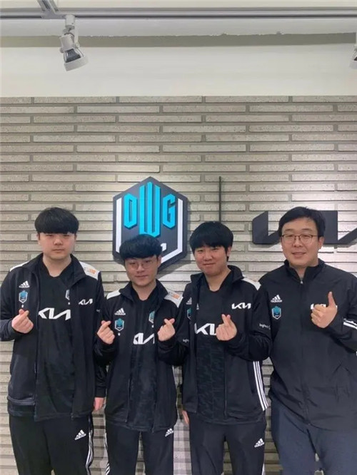 以其出色的 以其出色的